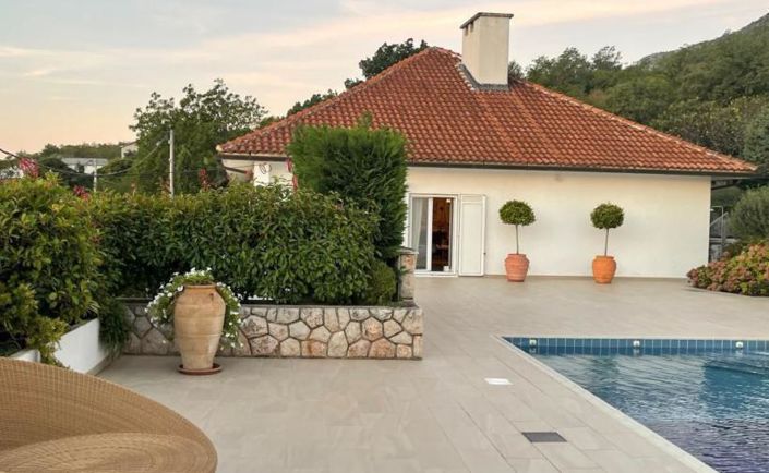 Image No.2-4 Bed Property for sale