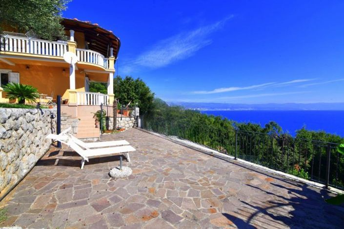 Image No.3-6 Bed Property for sale