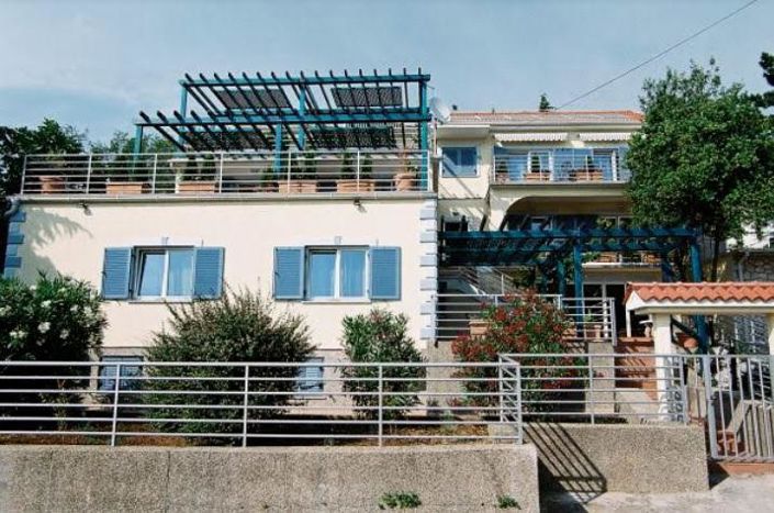 Image No.12-10 Bed Property for sale