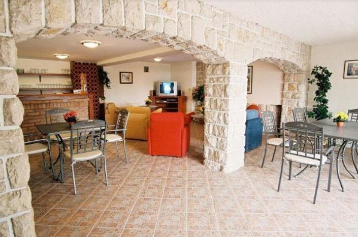 Image No.17-10 Bed Property for sale