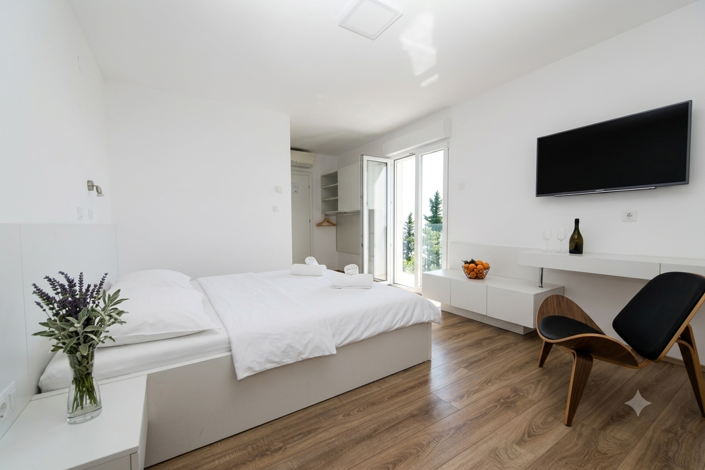 Image No.4-19 Bed Property for sale