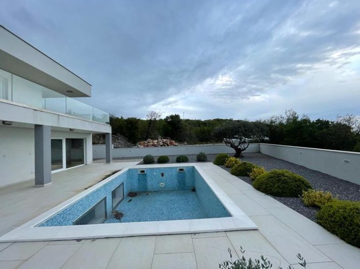 Image No.14-3 Bed Property for sale