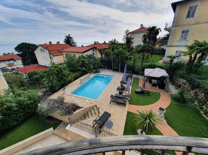 Image No.4-12 Bed Property for sale