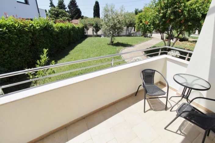 Image No.13-8 Bed Property for sale