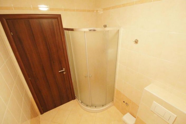 Image No.16-8 Bed Property for sale
