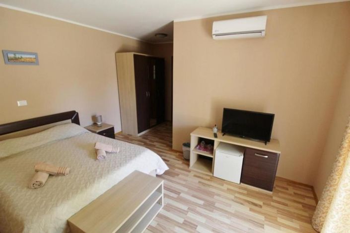 Image No.18-8 Bed Property for sale