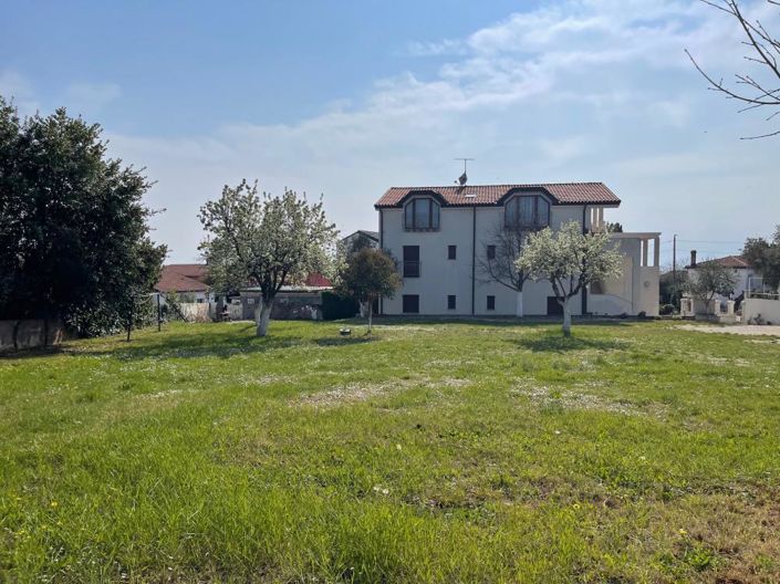 Image No.6-8 Bed Property for sale