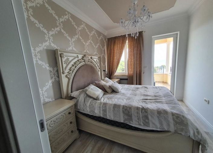 Image No.7-12 Bed Property for sale