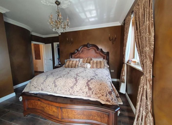 Image No.9-12 Bed Property for sale