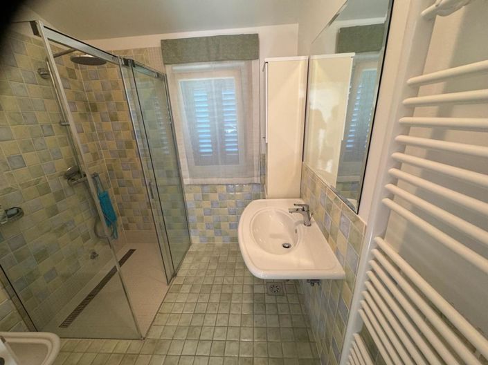 Image No.12-3 Bed Property for sale