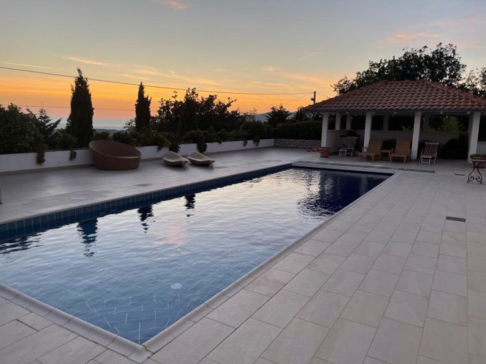 Image No.3-5 Bed Property for sale