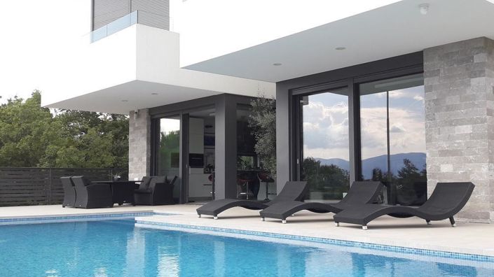 Image No.13-6 Bed Property for sale