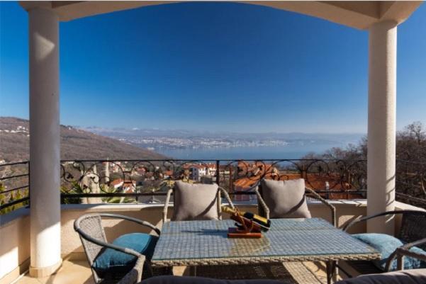 Image No.9-5 Bed Property for sale