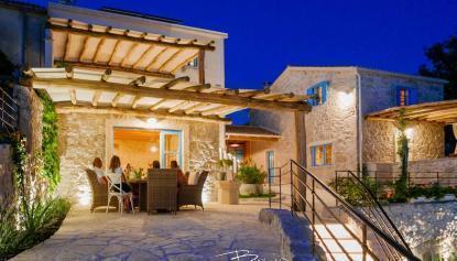 Image No.8-5 Bed Property for sale