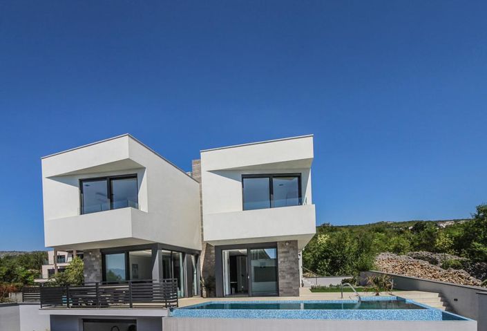 Image No.14-5 Bed Property for sale