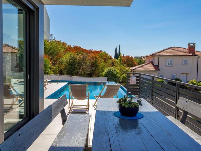 Image No.25-5 Bed Property for sale