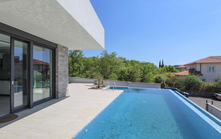 Image No.7-5 Bed Property for sale
