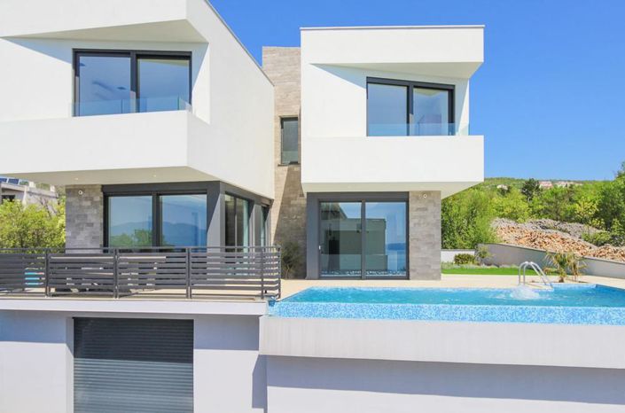Image No.8-5 Bed Property for sale