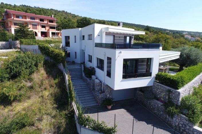 Image No.2-4 Bed Property for sale