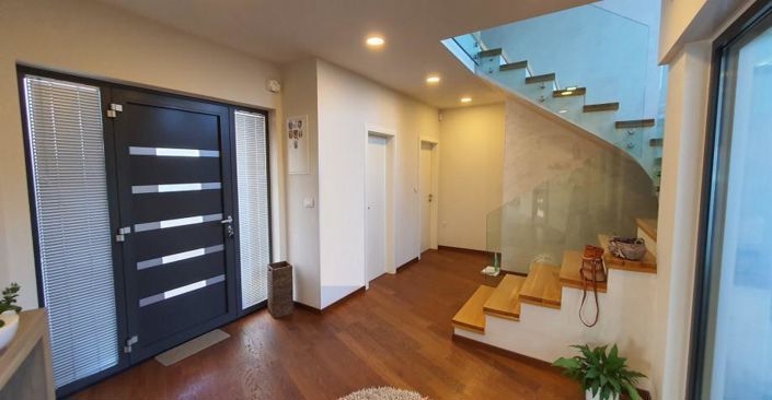 Image No.8-4 Bed Property for sale