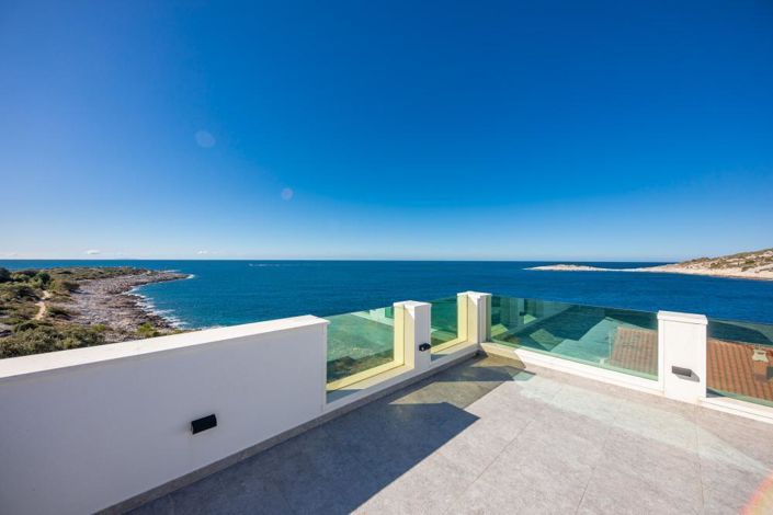 Image No.12-3 Bed Property for sale