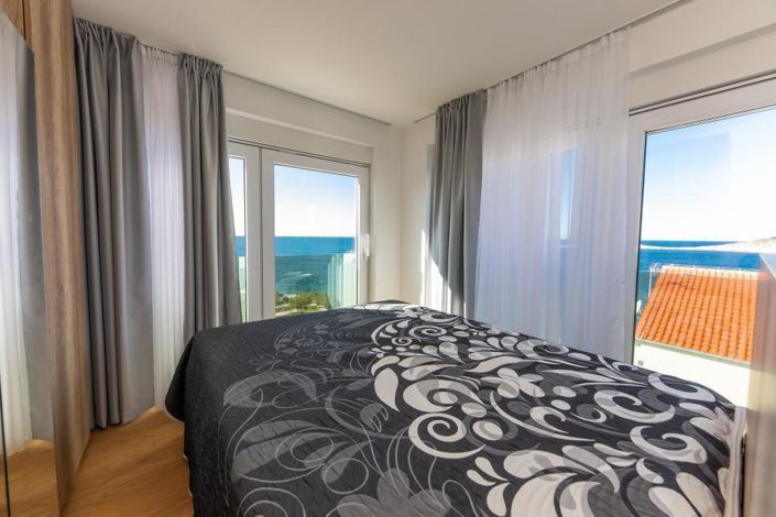 Image No.19-3 Bed Property for sale
