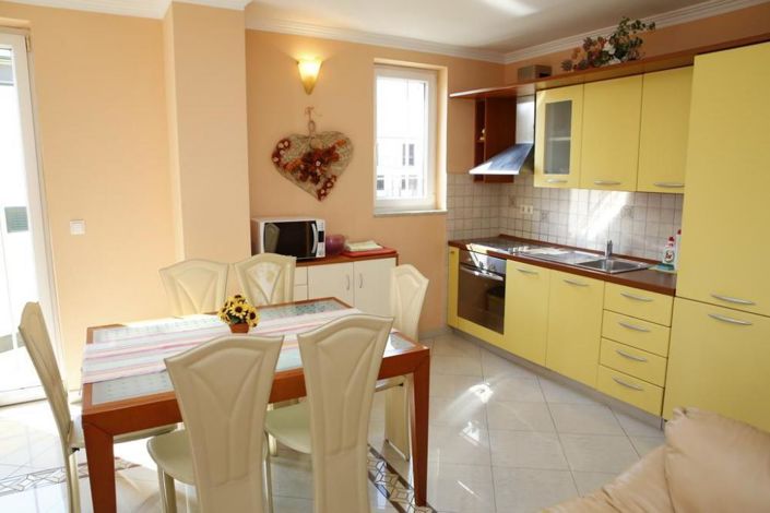 Image No.11-9 Bed Property for sale
