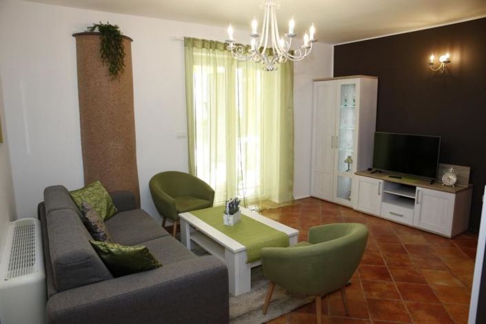 Image No.9-9 Bed Property for sale
