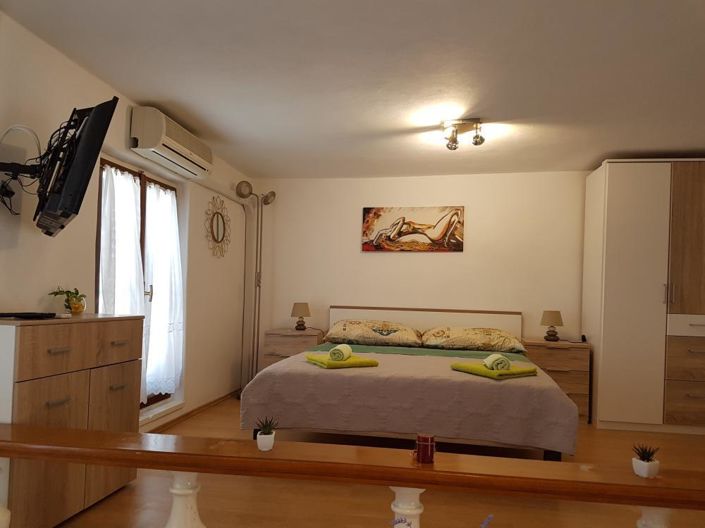 Image No.5-3 Bed Property for sale