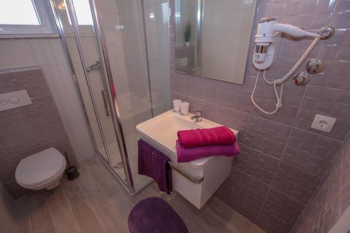Image No.10-10 Bed Property for sale