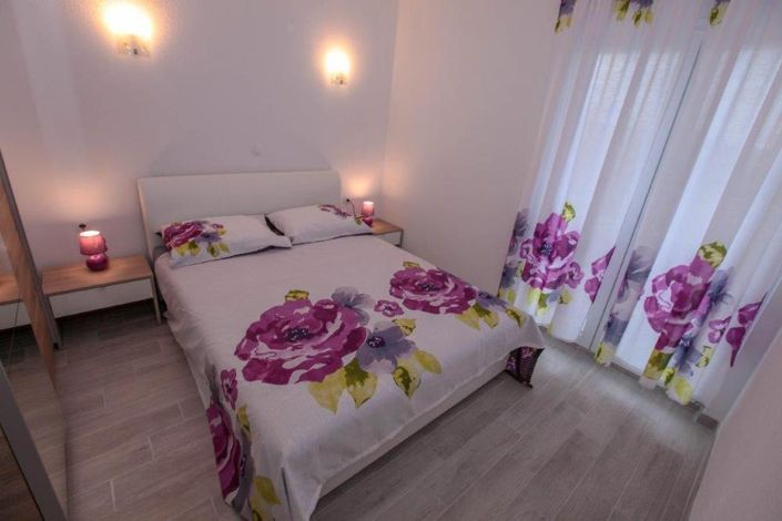 Image No.15-10 Bed Property for sale