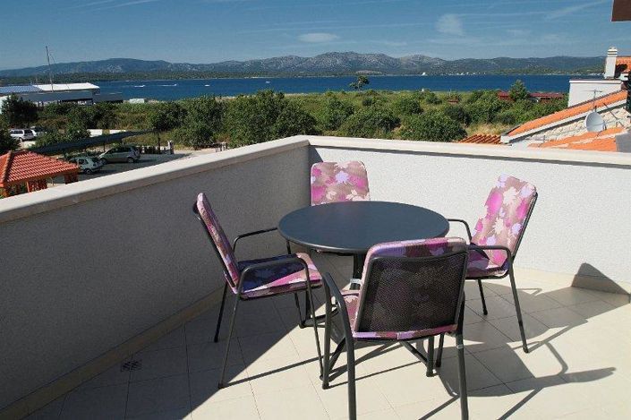 Image No.12-8 Bed Property for sale