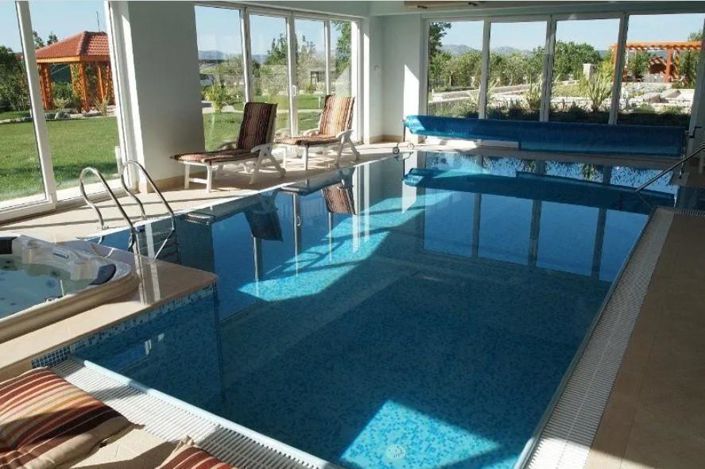 Image No.16-8 Bed Property for sale