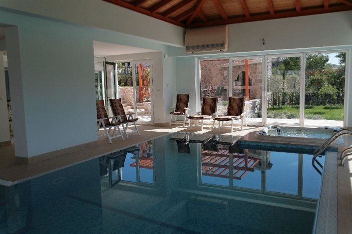 Image No.4-8 Bed Property for sale