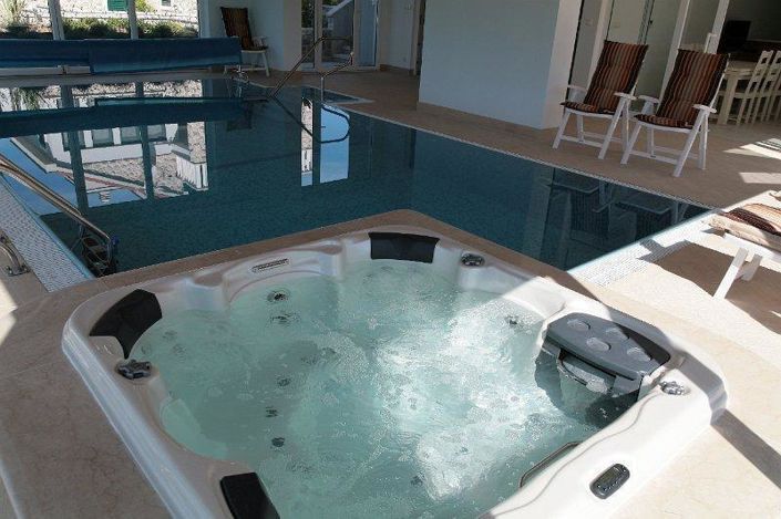 Image No.5-8 Bed Property for sale