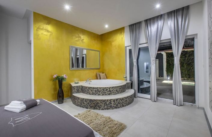 Image No.16-5 Bed Property for sale