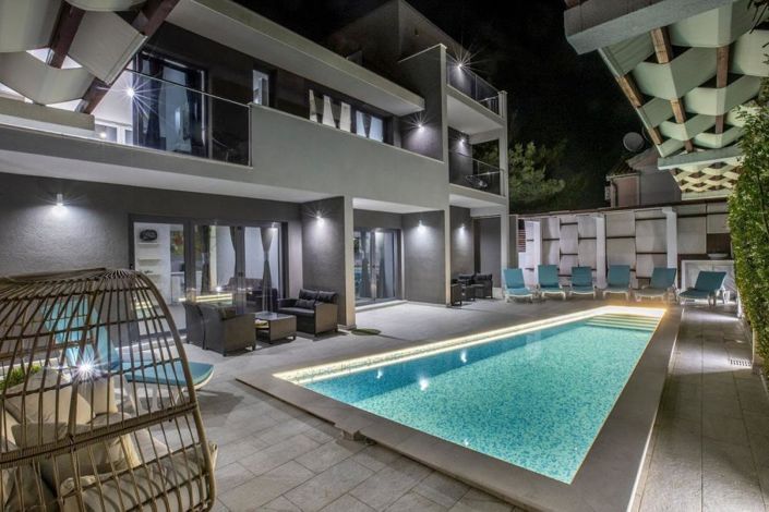 Image No.3-5 Bed Property for sale