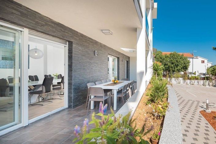 Image No.16-5 Bed Property for sale