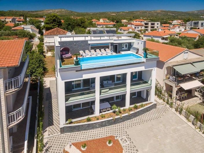 Image No.2-5 Bed Property for sale