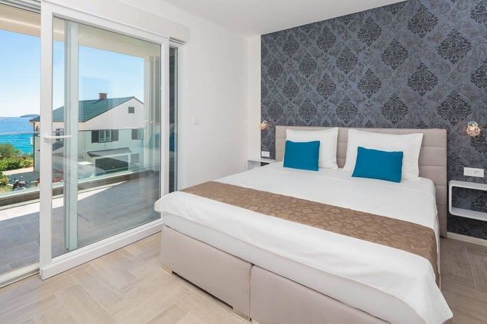Image No.6-5 Bed Property for sale