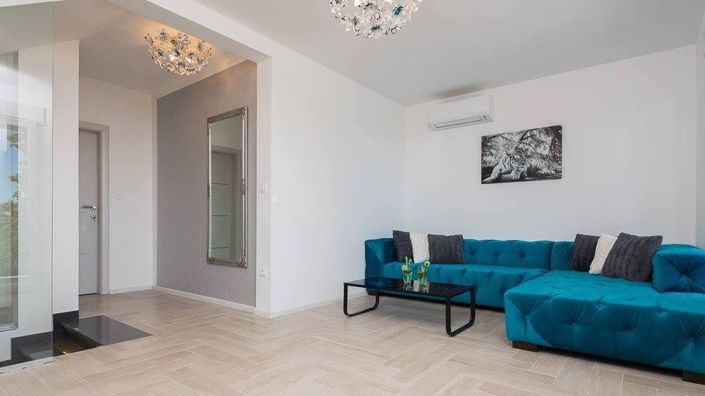 Image No.7-5 Bed Property for sale