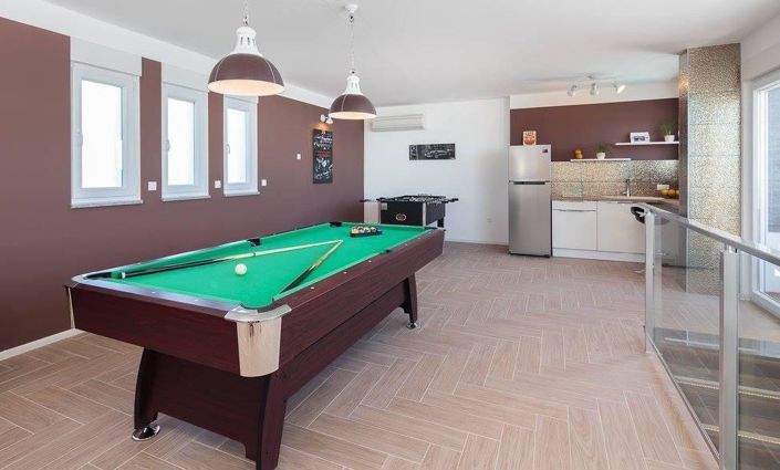 Image No.8-5 Bed Property for sale
