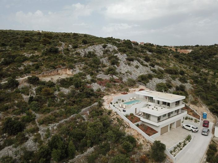 Image No.4-4 Bed Property for sale