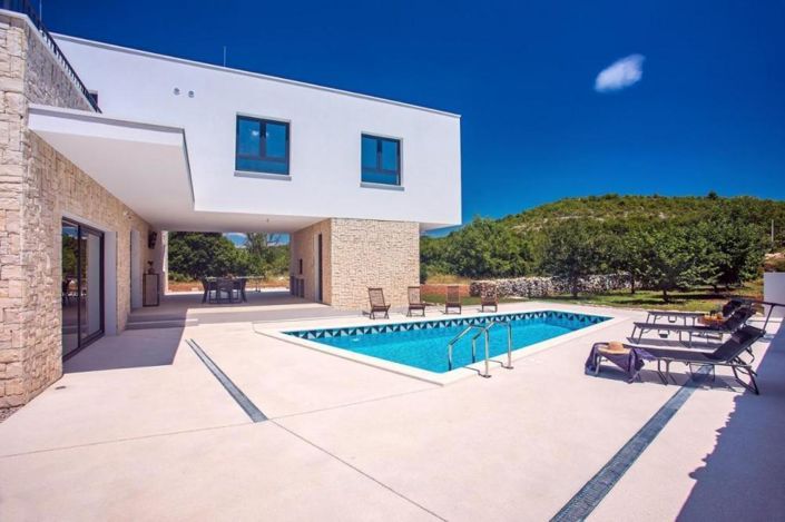 Image No.3-3 Bed Property for sale