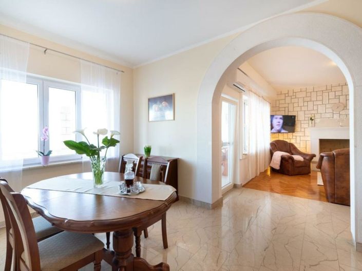 Image No.14-4 Bed Property for sale