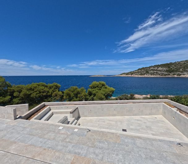 Image No.2-4 Bed Property for sale