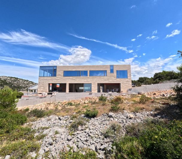 Image No.4-4 Bed Property for sale