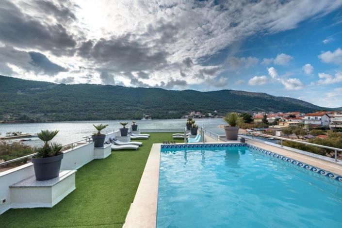 Image No.2-7 Bed Property for sale