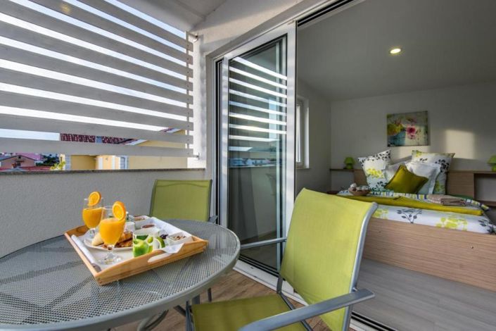 Image No.24-7 Bed Property for sale