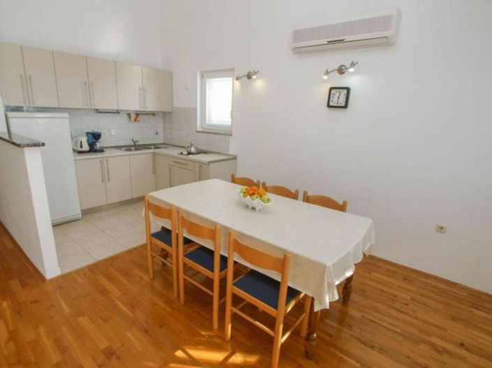 Image No.10-Propriété de 12 chambres à vendre à Makarska
